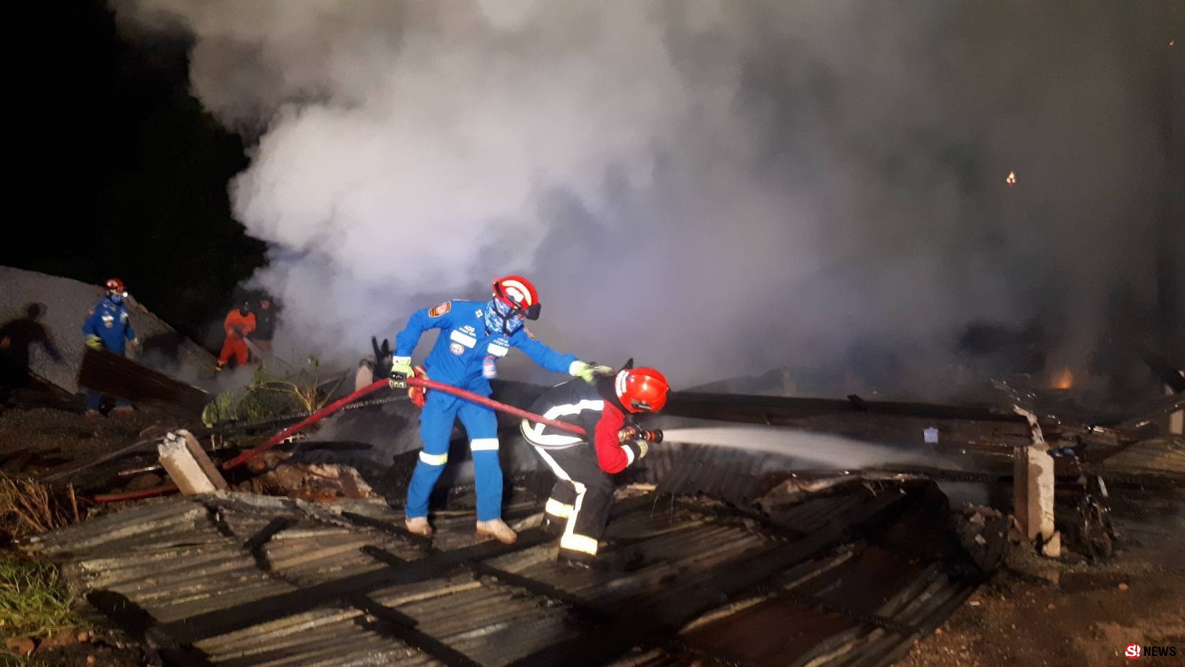 กรรณิการ์/พิษณุโลก/ไฟไหม้แคมป์คนงานก่อสร้างพิษณุโลกวอด 5 หลังคาดไฟฟ้าลัดวงจร