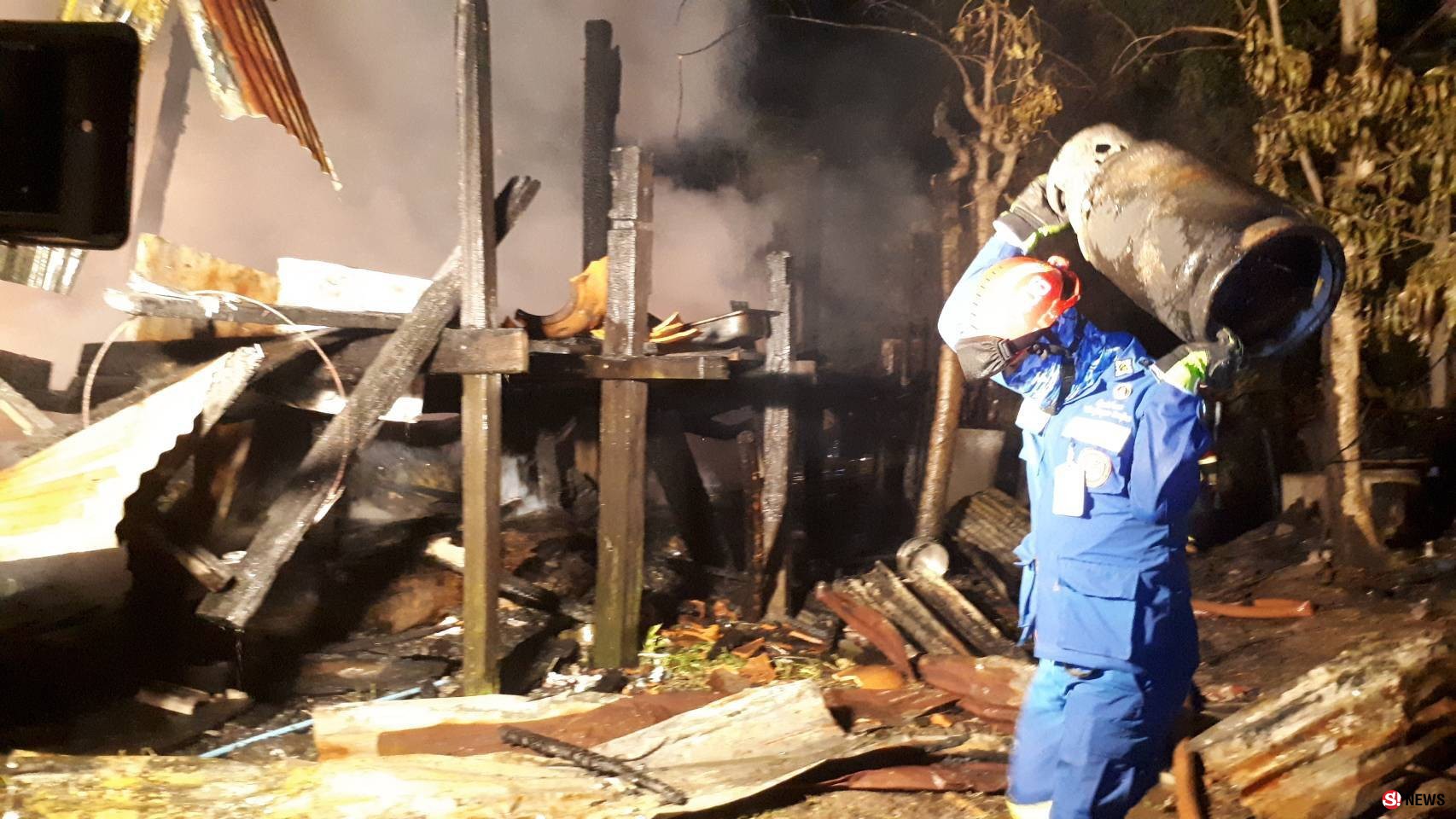 กรรณิการ์/พิษณุโลก/ไฟไหม้แคมป์คนงานก่อสร้างพิษณุโลกวอด 5 หลังคาดไฟฟ้าลัดวงจร