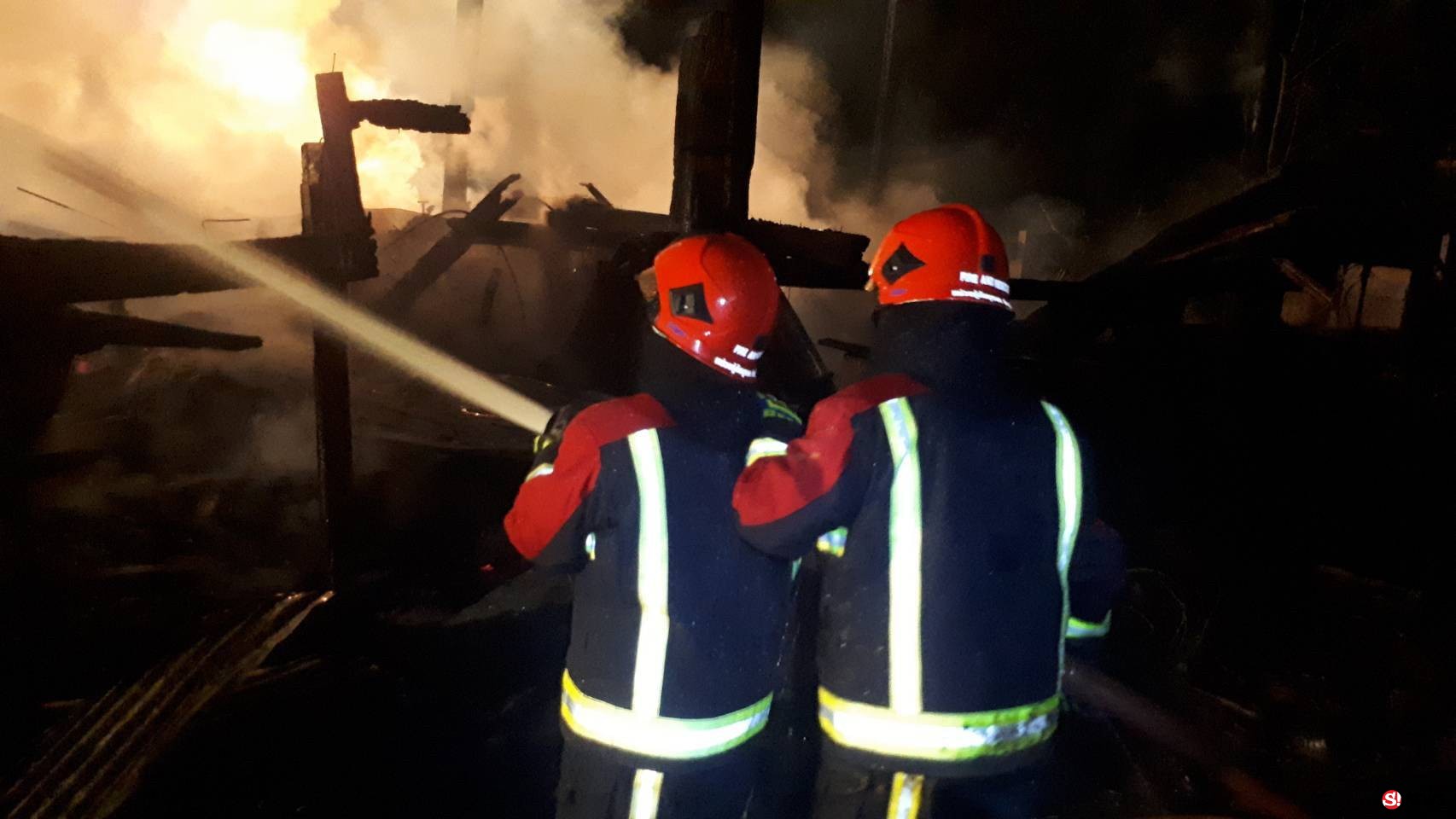 กรรณิการ์/พิษณุโลก/ไฟไหม้แคมป์คนงานก่อสร้างพิษณุโลกวอด 5 หลังคาดไฟฟ้าลัดวงจร