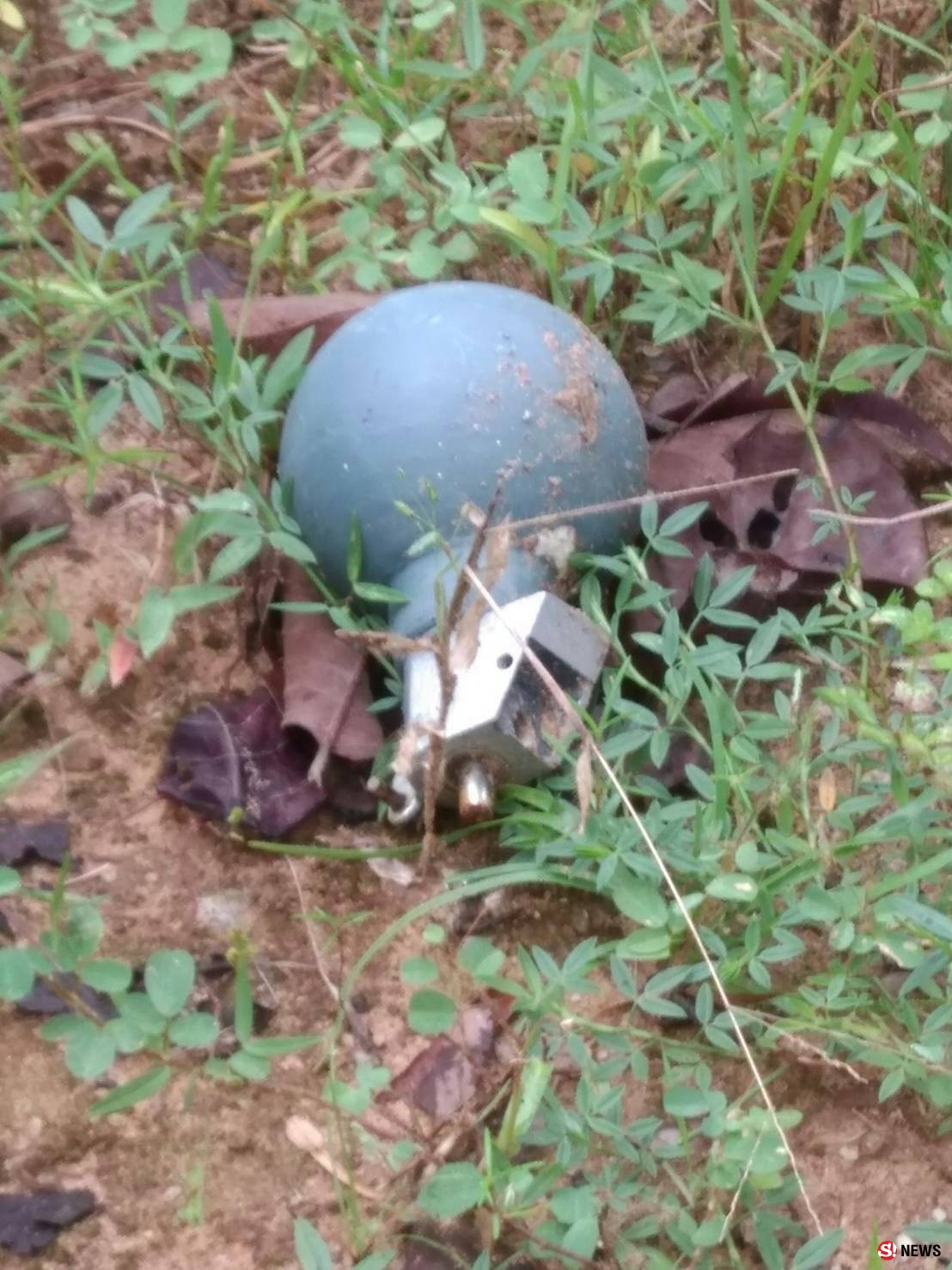 พบระเบิดลูกเกลี้ยงทิ้งไว้กลางป่าท้ายหมู่บ้าน