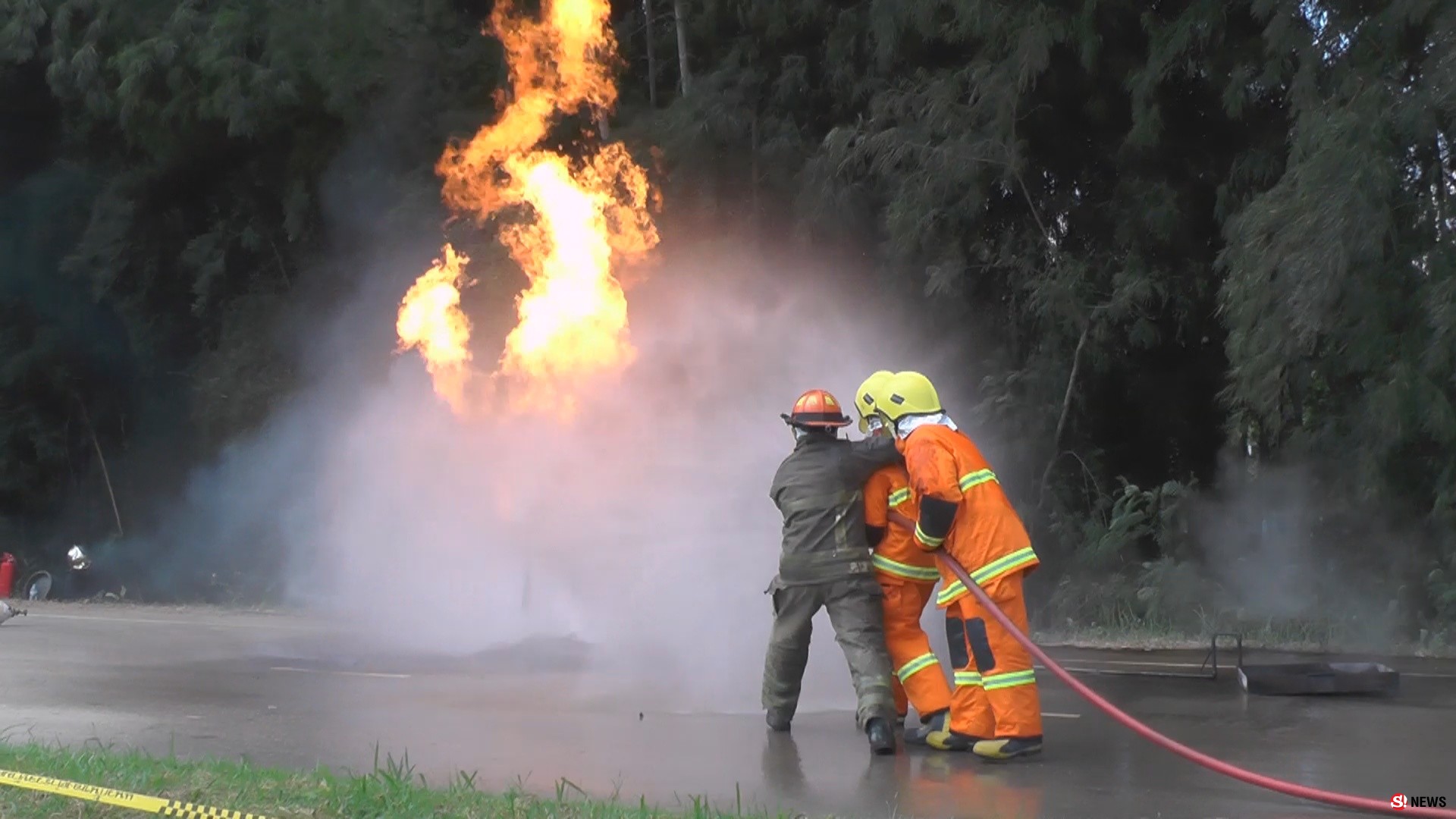คิวเป๊ะ! ถังก๊าซระเบิด-เร่งสกัดเพลิงช่วยผู้บาดเจ็บ ก่อนเฉลยซ้อมแผนฉุกเฉิน