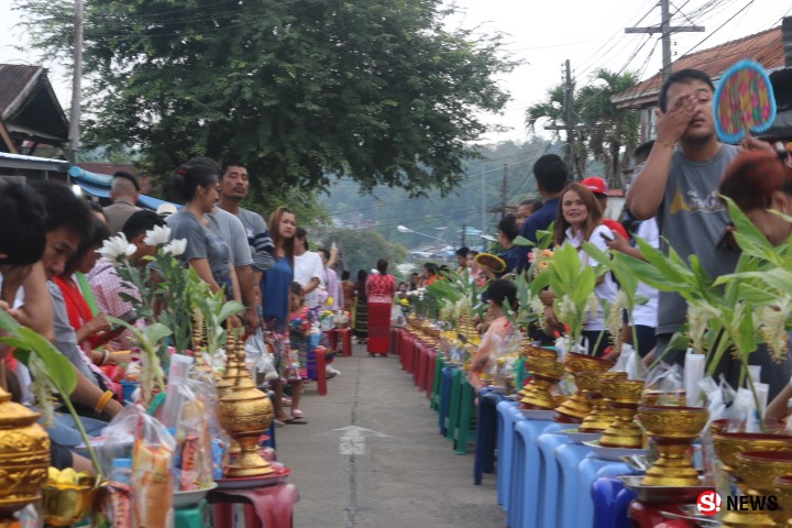 กาญจนบุรี นักท่องเที่ยวทะลักช่วงวันหยุดยาว บรรยากาศการท่องเที่ยวกลับมาคึกคักรับอากาศที่เริ่มหนาว คาดช่วงวันหยุดยาว3วันนี้เงินสะพัดกว่า20ล้าน