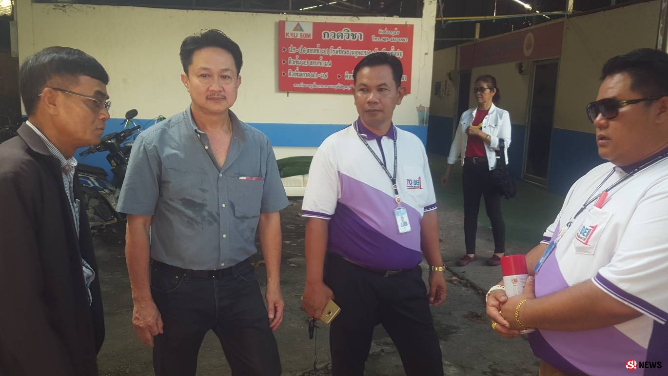 เจ้าหน้าที่รื้อถอนห้องแถวน้องชายนักการเมืองชื่อดัง เจ้าตัวโต้ฝั่งตรงข้ามทำไมไม่รื้อ?