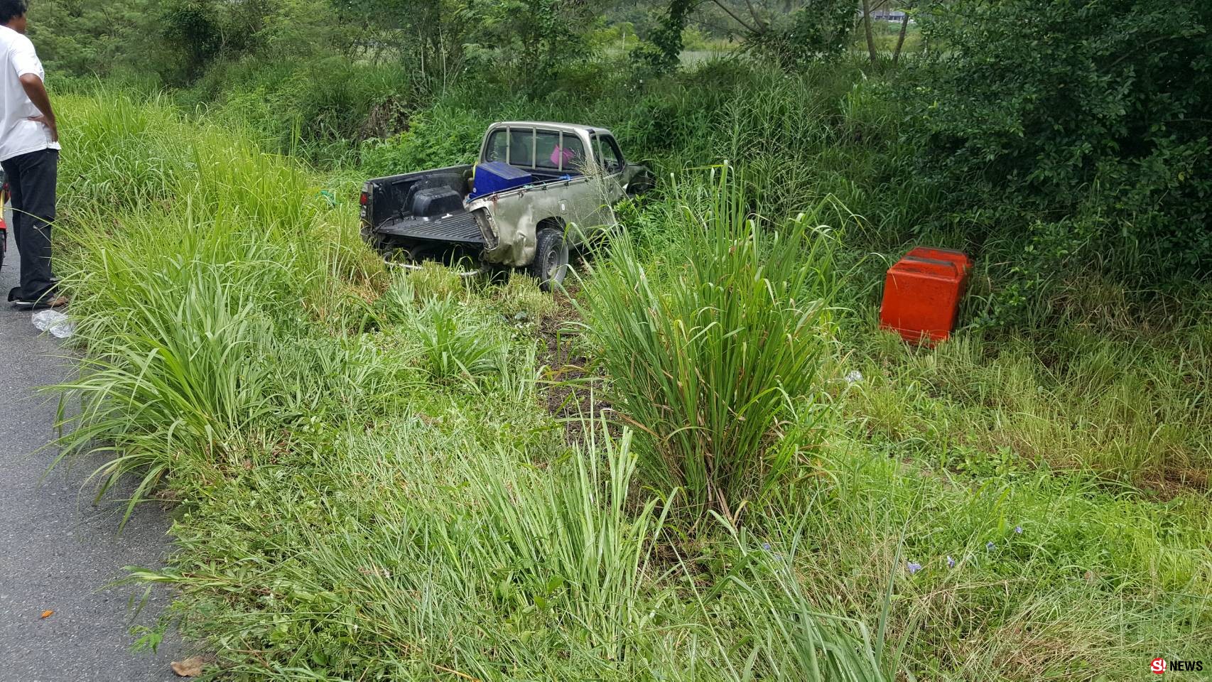 ชนสนั่นกลางสี่แยก-กระบะค่ายโทรศัพท์ดังประสานงากระบะตอนเดียว สังเวย 1 ศพ