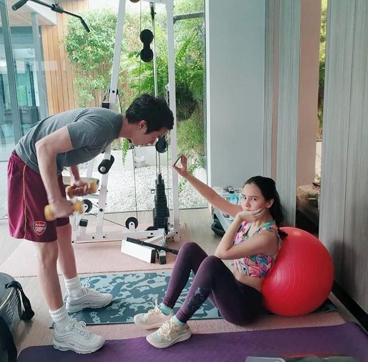 ออม สุชาร์ - แอมป์ พิธาน