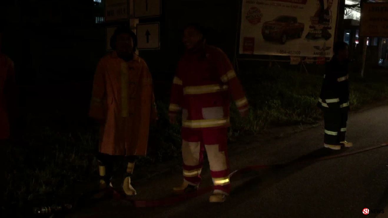 อัดยับ 3 คันรวด! สิบล้อสองคันชนต่อท้ายก่อนพ่วง 18 ล้อ มาแจมพุ่งเสยปิดขบวน