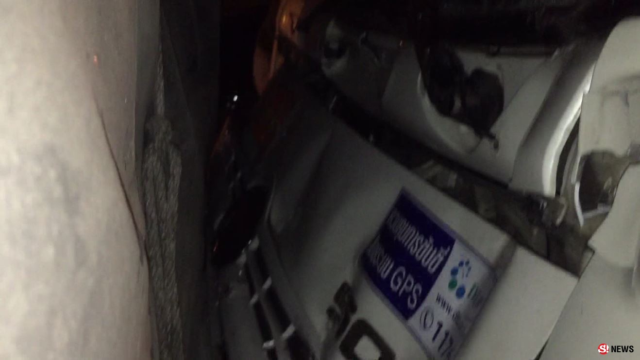 อัดยับ 3 คันรวด! สิบล้อสองคันชนต่อท้ายก่อนพ่วง 18 ล้อ มาแจมพุ่งเสยปิดขบวน