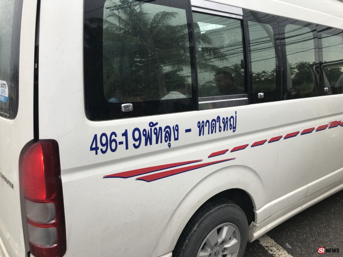 กระบะซิ่งประสานงารถตู้-เร่งช่วยคนขับติดคารถหวิดตกคลอง 