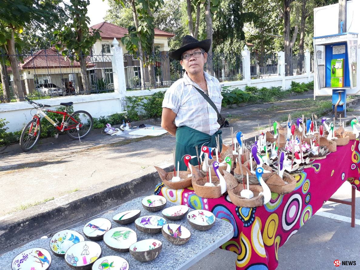 ลุงหัวศิลป์ใช้ฝีมือโกยเงิน ขาย 