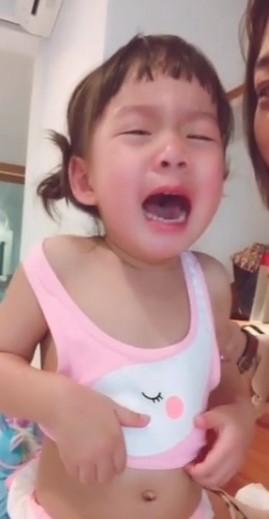 น้องเป่าเปา ร้องไห้ 