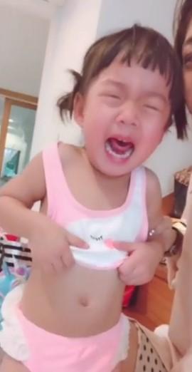 น้องเป่าเปา ร้องไห้ 
