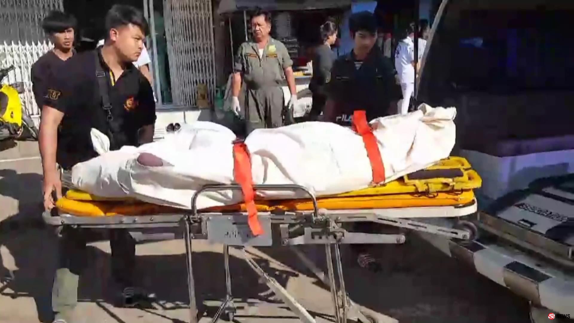 จ่าทหารช้ำรัก-ทะเลาะแฟนสาว ใช้ยางในรถขึงบันไดบ้านผูกคอลาโลก