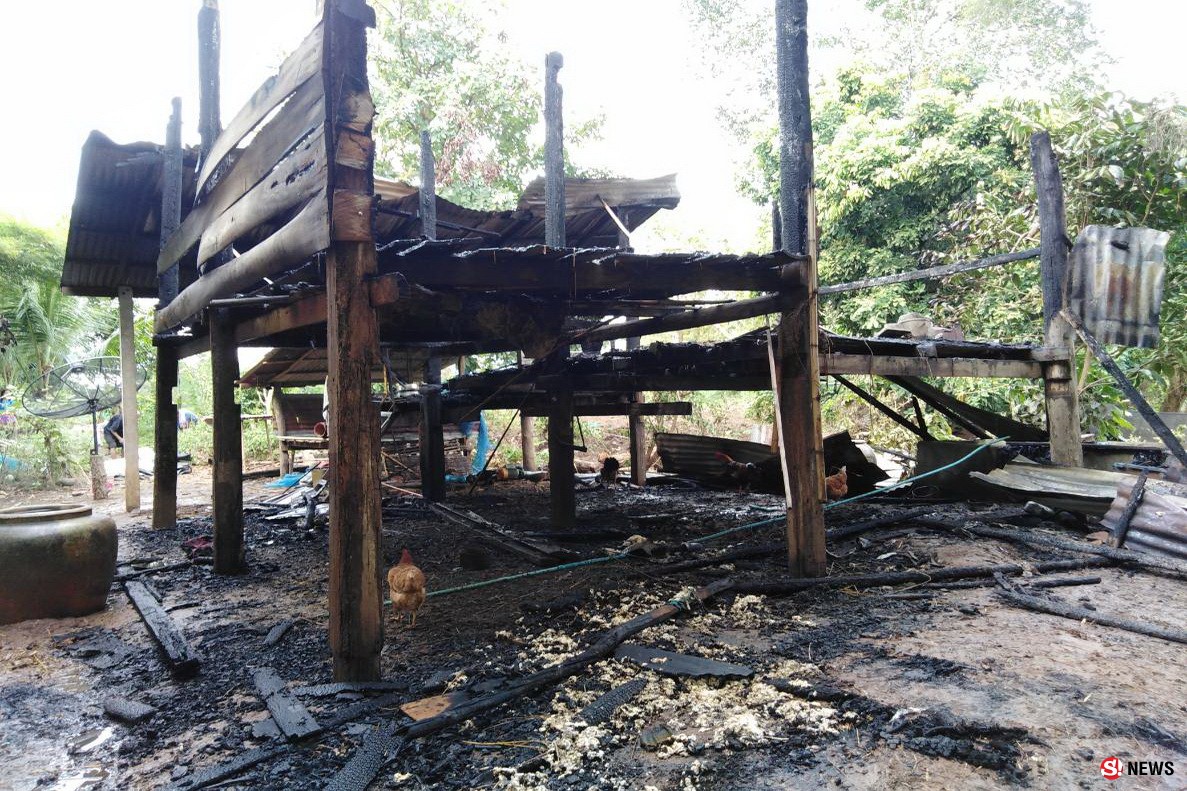 ผู้เฒ่าวัย 70 ปีวิ่งหนีตายพร้อมหมาคู่ใจ หลังบ้านไม้เกิดเพลิงไหม้วอดทั้งหลัง