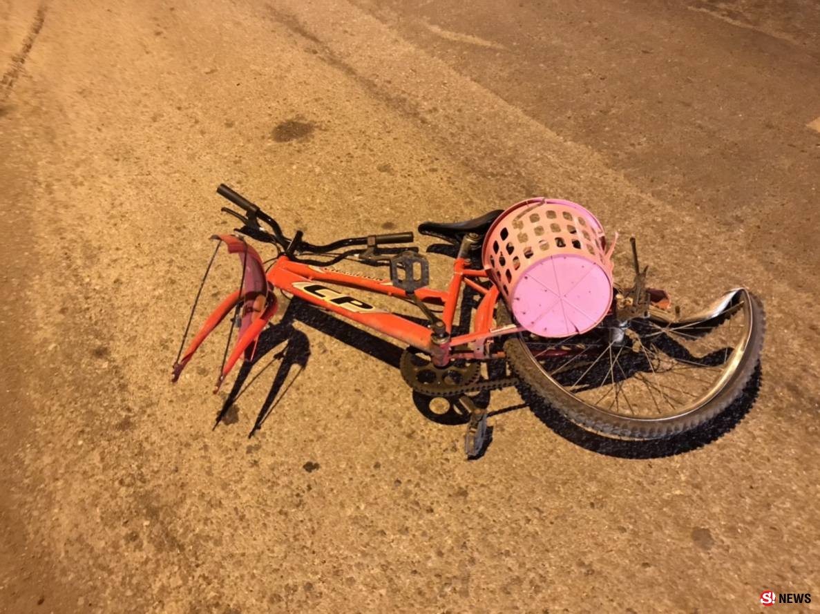สลด-ลุงปั่นจักรยานเก็บขยะริมทาง ถูกกระบะพุ่งชนดับคาถนน