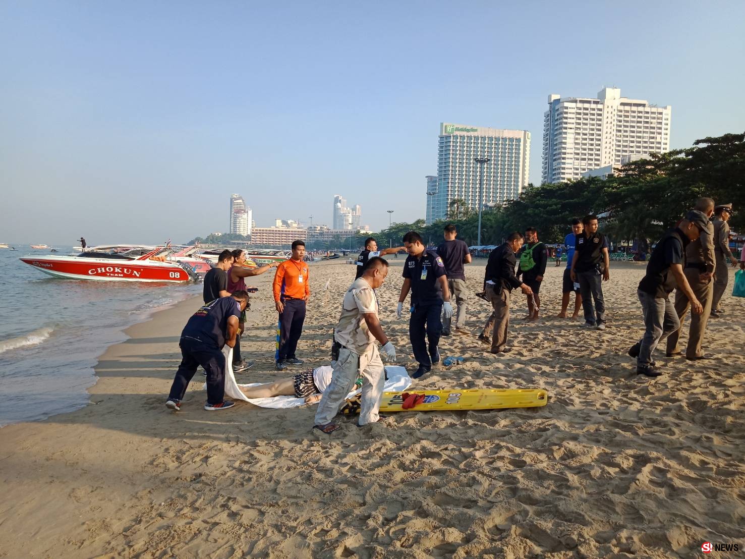 พบศพ นทท.จีนนอนตายเกยหาดเมืองพัทยา มุ่งปมคลื่นซัด-คิดสั้นเดินลงทะเล