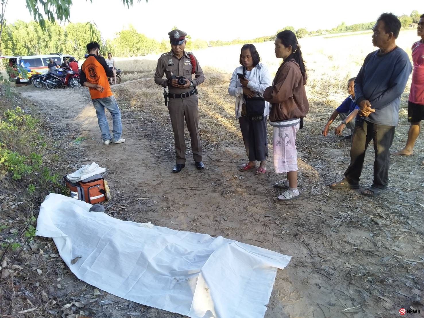 ลุงวัย 67 ปีวิ่งไล่จับหมาสุดที่รักไล่กัดไก่ชาวบ้าน จู่ๆ หน้ามืดล้มฟุบหัวคะมำดับคาลำห้วย