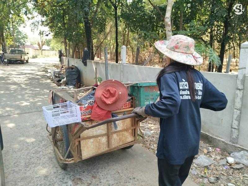 น้องใหม่ ช่วยแม่เก็บขยะ ส่งเสียงตัวเองเรียน