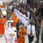 ประชาชนล้นวัดกราบสรีระสังขารหลวงพ่อพูน เกิดังอยุธยา