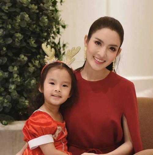 แอฟ ทักษอร น้องปีใหม่ 