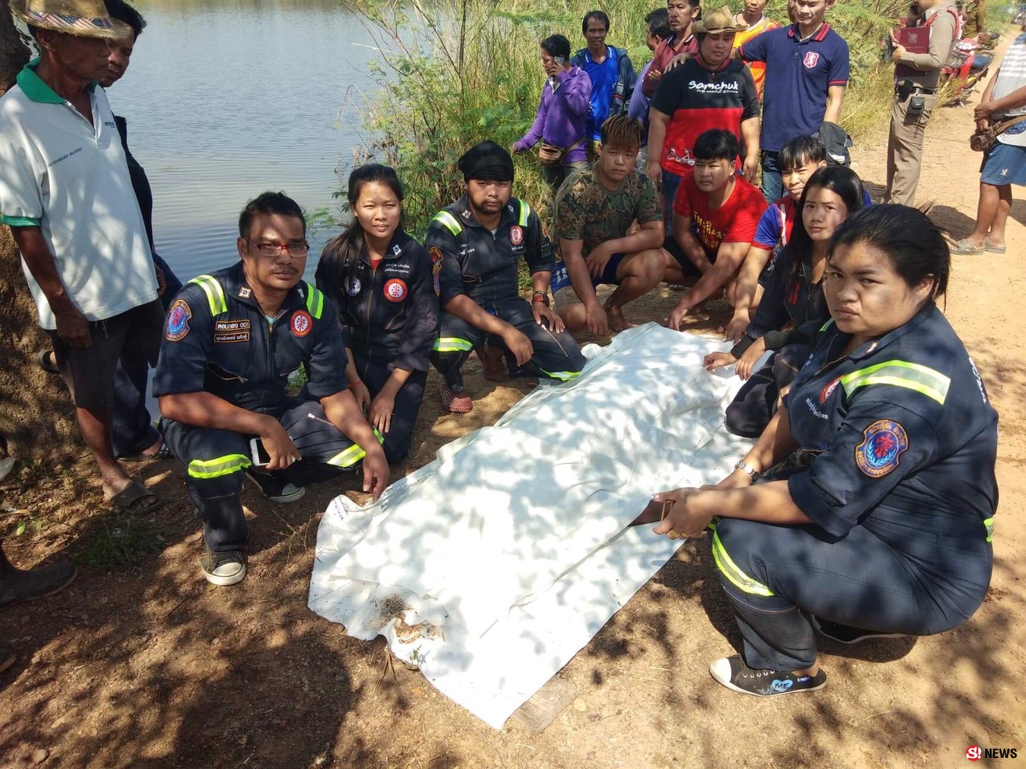 สลดใจ-หนุ่มใหญ่ว่ายน้ำไปกลางบึงหวังปลดเบ็ดตกปลาที่ติดตอไม้ เกิดเป็นตะคริวจมดับ  