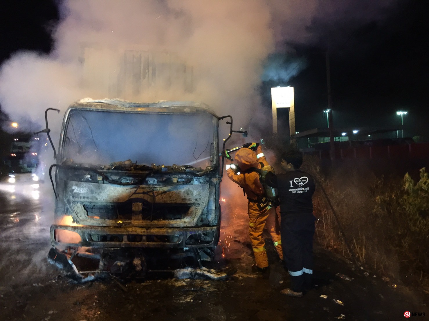 โคราช-ไฟไหม้รถบรรทุกพ่วง 18 ล้อ คนขับรอดตายหวุดหวิด