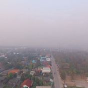 PM2.5 พุ่งไม่หยุด “ลำปาง” ยังวิกฤตระดับสีส้ม หมอก-ควันปกคลุมทั่วเมือง