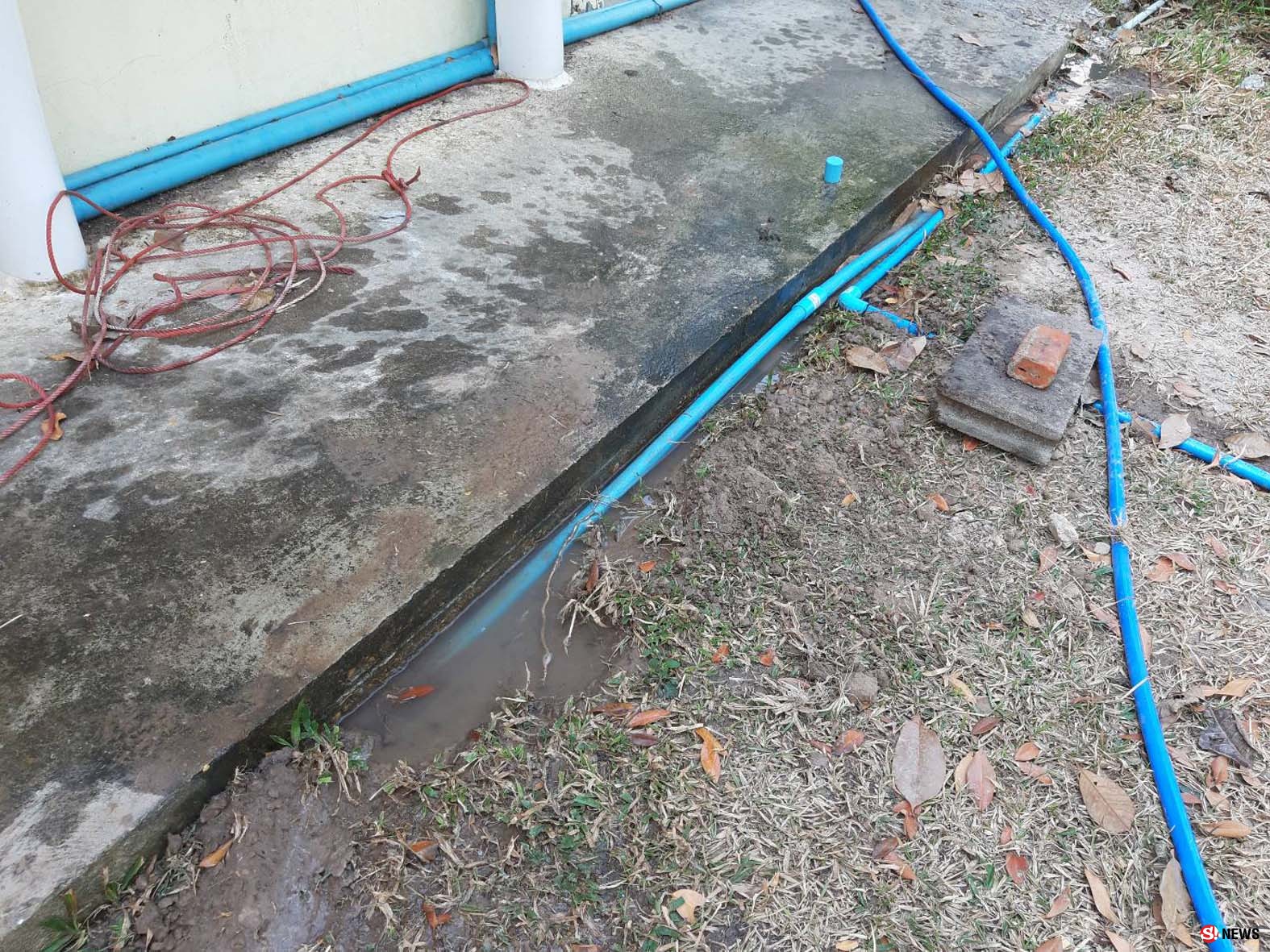 มุกดาหาร น้ำผุดที่โบส์ถเกิดจากน้ำประปารั่ว