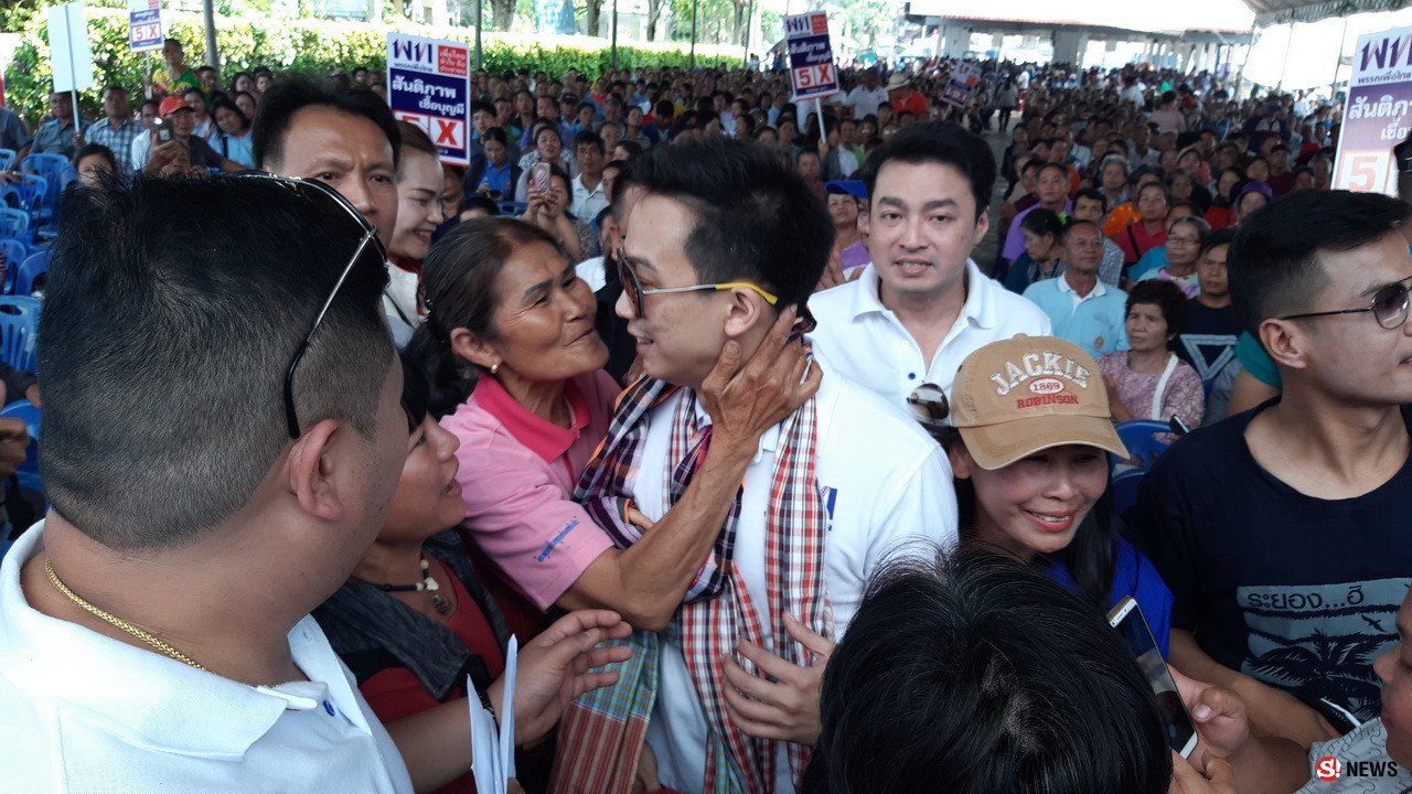 คุณหญิงสุดารัตน์ ควงพานทองแท้บุกเจาะฐานเสียง 'ปรีชา' จ.เลย