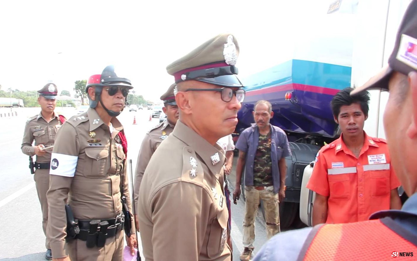 สลด-พบศพคนขับรถบรรทุกนอนตะแคงดับคาเบาะหลัง เช็คประวัติผู้ตายโรครุมเร้า