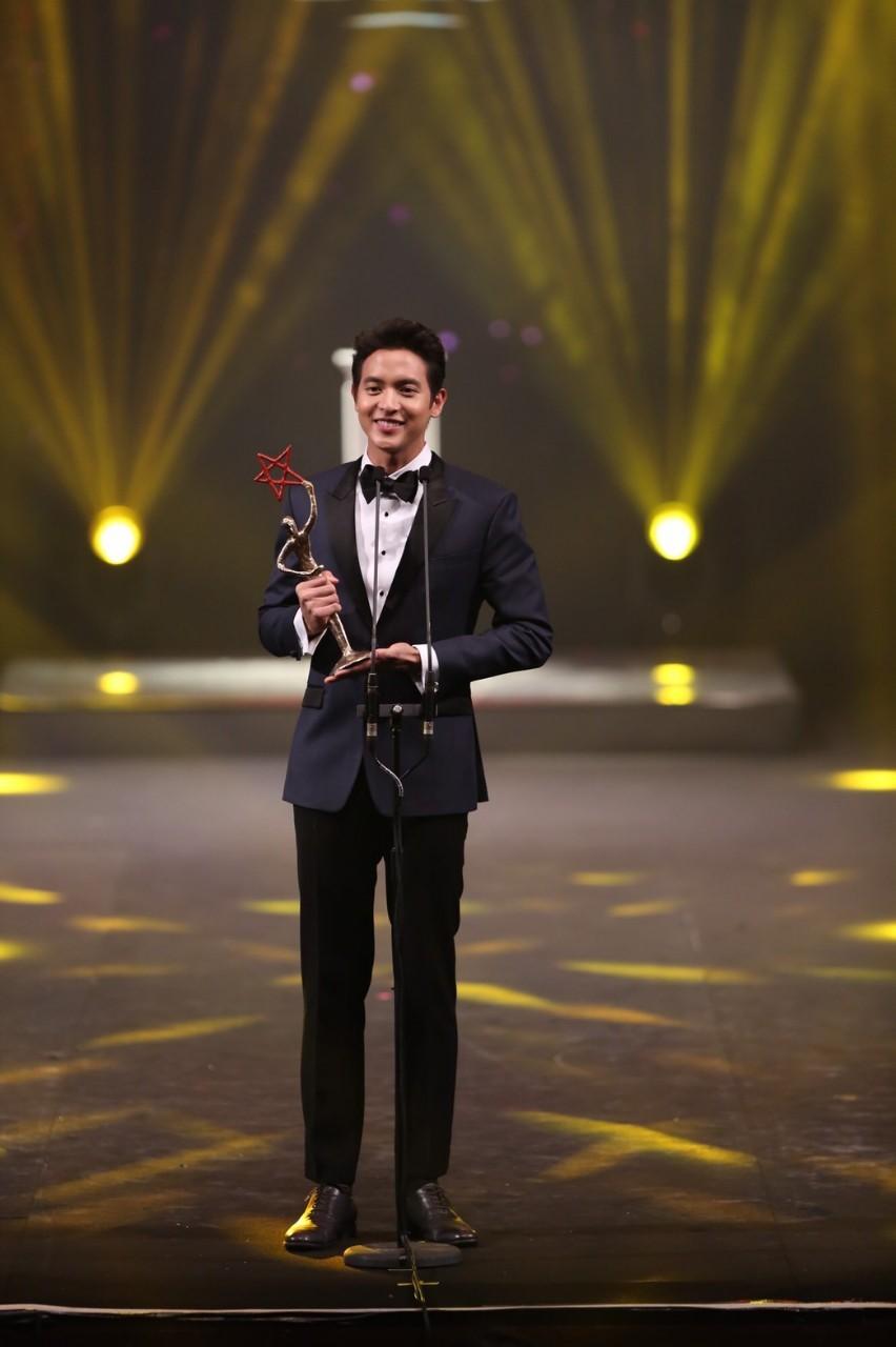 เจมส์ จิรายุ