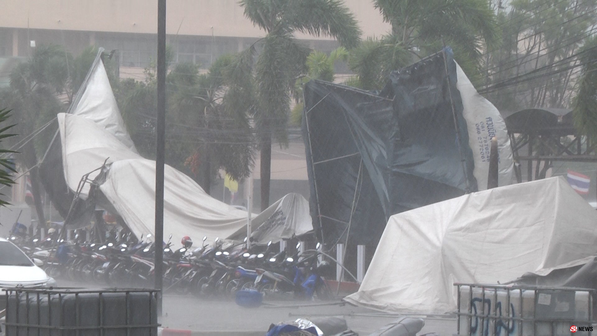 พัทลุง_180662_ฝนตกหนักลมแรงพัดถล่มเต็นท์พังรถเสียหายหลายคัน