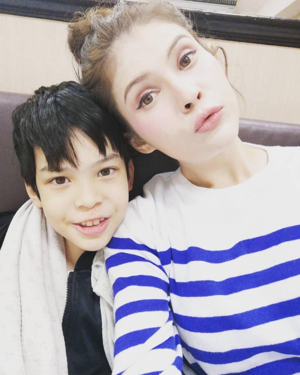 แอนนี่ บรู๊ค ฑีฆายุ