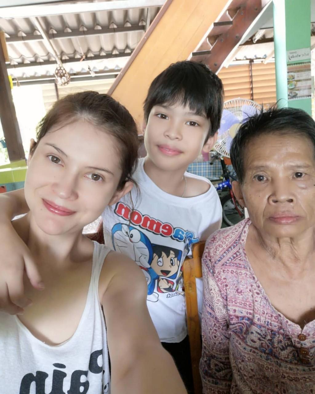 แอนนี่ บรู๊ค ฑีฆายุ