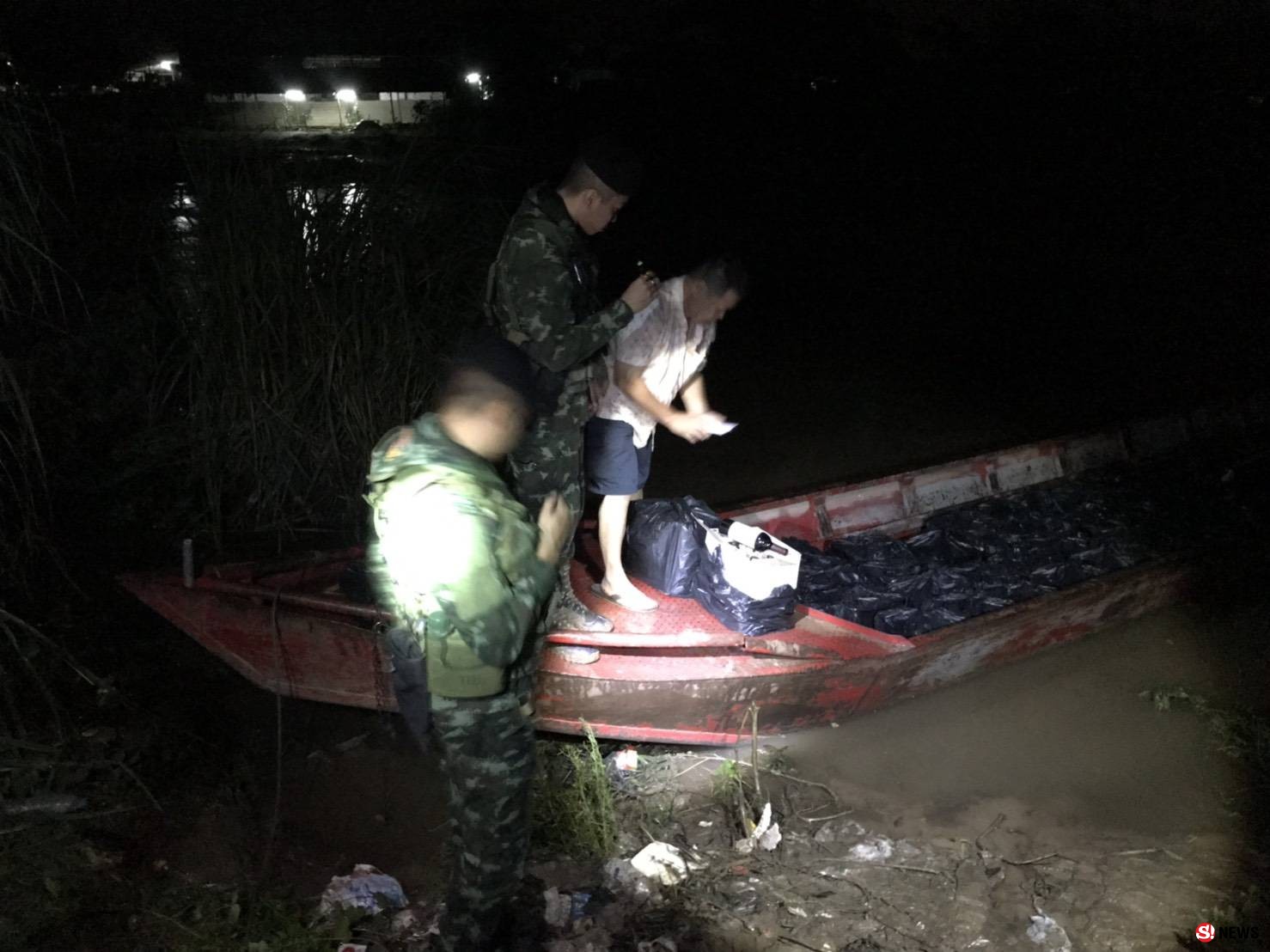 จ.ตาก - จับไวน์เถื่อน บนเรือทั้งลำ มูลค่าร่วม 6 แสน