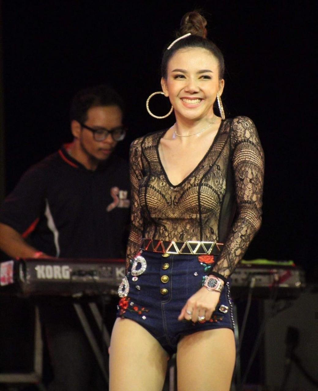 จ๊ะ อาร์สยาม