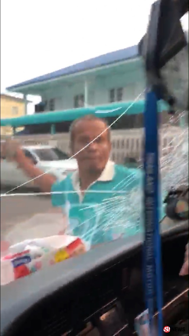 นนทบุรี คลิปชายทุกกระจกรถตู้หญิงคนขับร้องขอความช่วยเหลือ