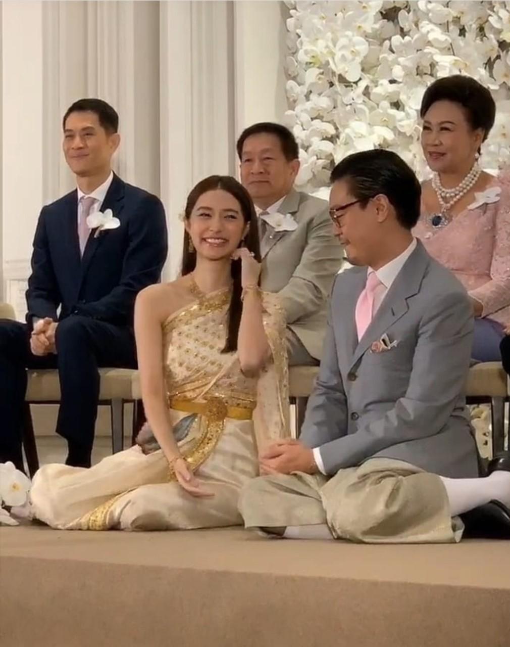 มิว ไฮโซเซนต์