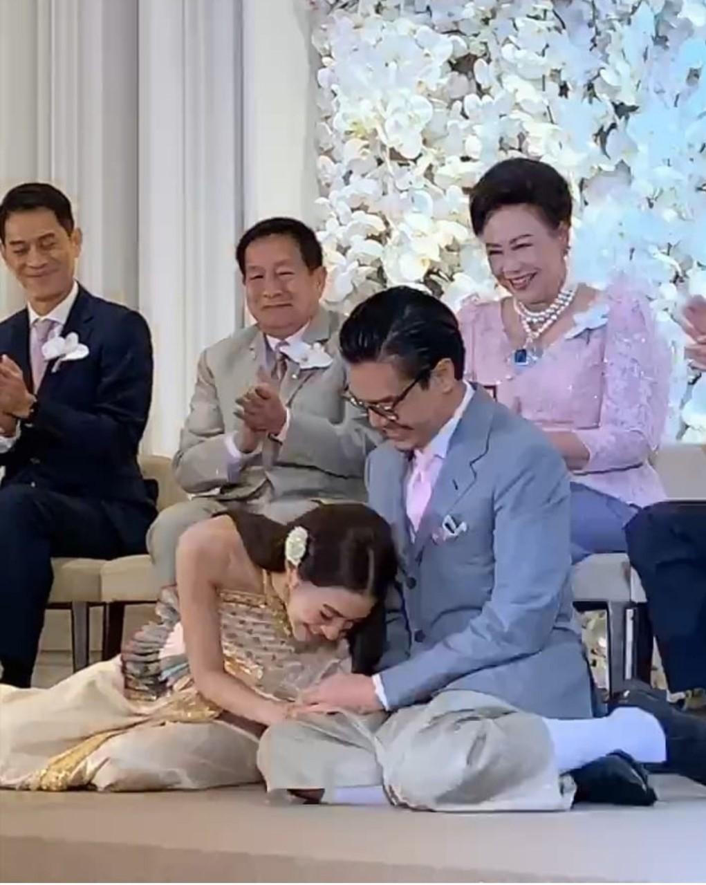 มิว ไฮโซเซนต์