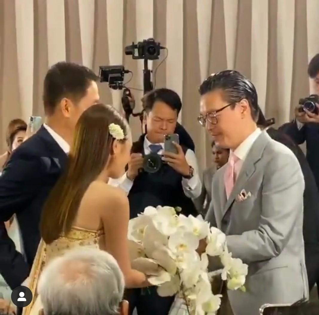 มิว ไฮโซเซนต์
