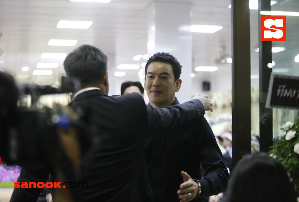 บรรยากาศงานศพแม่ของ ชาคริต แย้มนาม