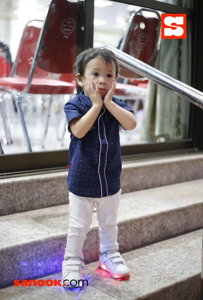 บรรยากาศงานศพแม่ของ ชาคริต แย้มนาม