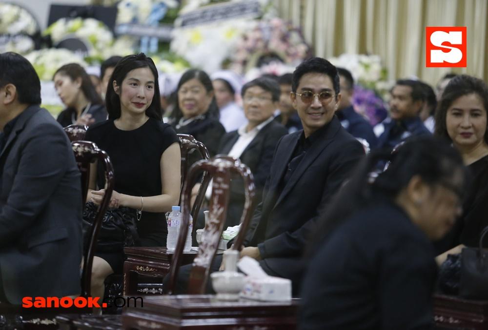 บรรยากาศงานศพแม่ของ ชาคริต แย้มนาม