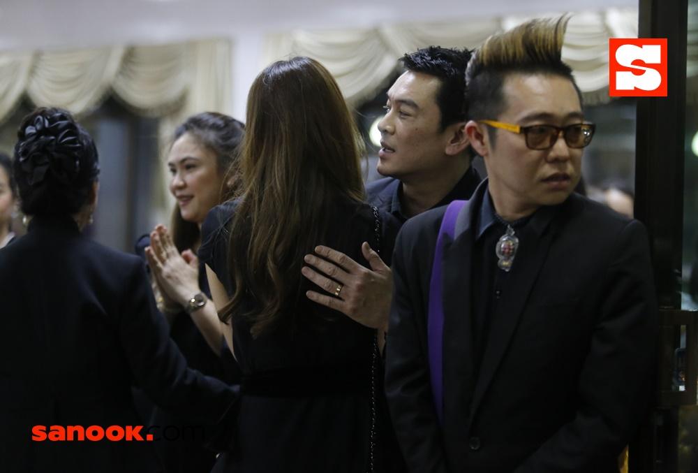 บรรยากาศงานศพแม่ของ ชาคริต แย้มนาม