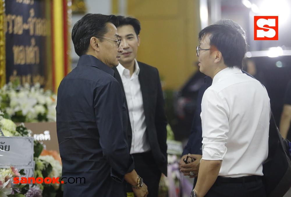 บรรยากาศงานศพแม่ของ ชาคริต แย้มนาม