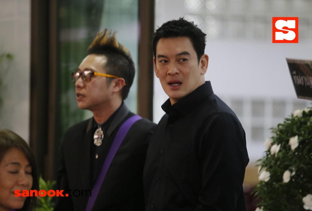 บรรยากาศงานศพแม่ของ ชาคริต แย้มนาม