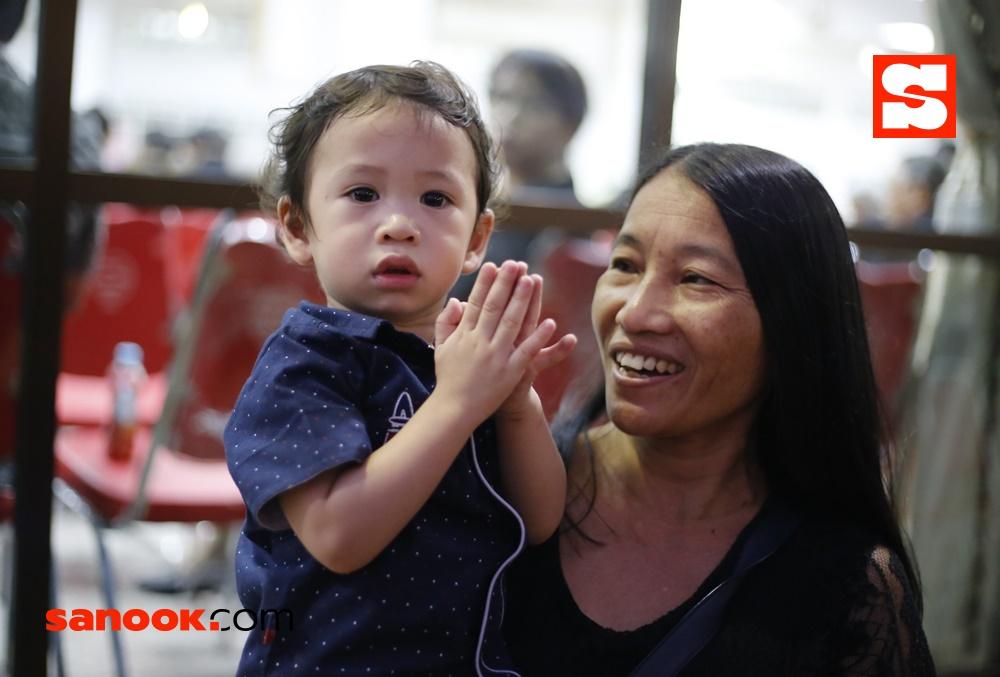 บรรยากาศงานศพแม่ของ ชาคริต แย้มนาม