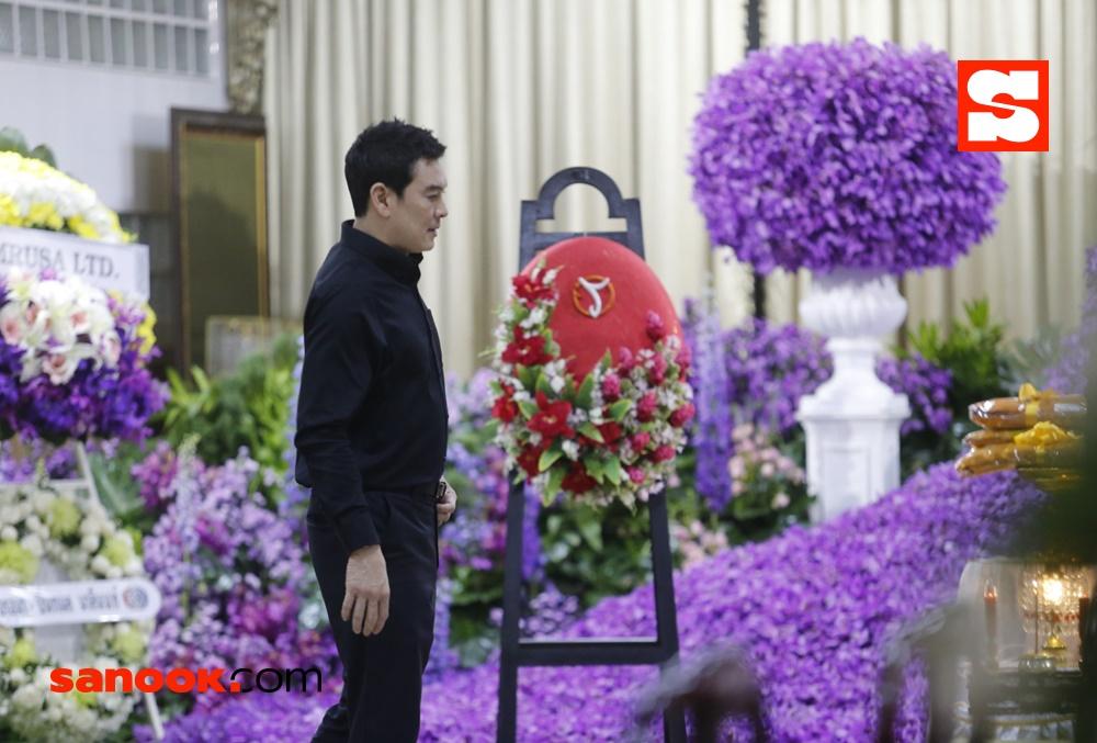 บรรยากาศงานศพแม่ของ ชาคริต แย้มนาม