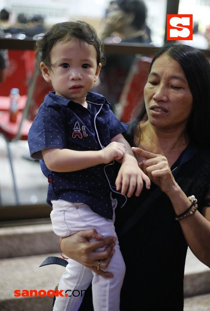 บรรยากาศงานศพแม่ของ ชาคริต แย้มนาม