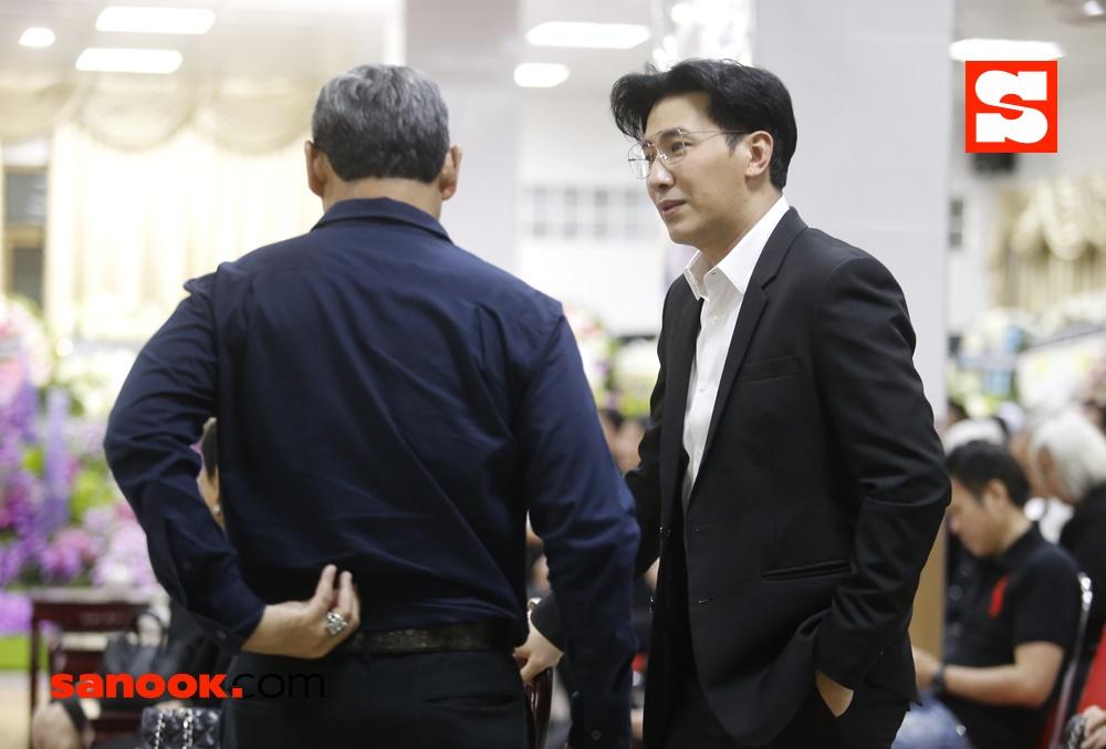 บรรยากาศงานศพแม่ของ ชาคริต แย้มนาม