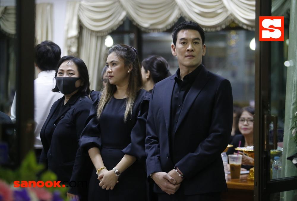 บรรยากาศงานศพแม่ของ ชาคริต แย้มนาม